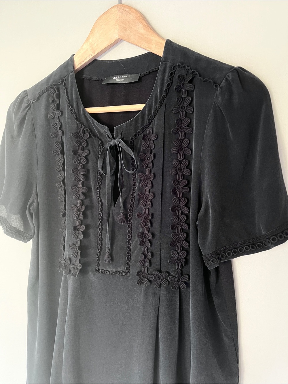 Weekend Max Mara Black Blouse Daisy Embellishment Removable Tie Size M